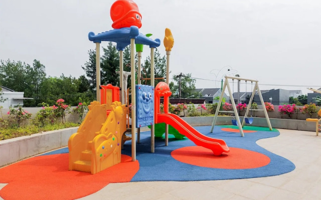 Homey And Elegant Studio Amazana Serpong Apartment