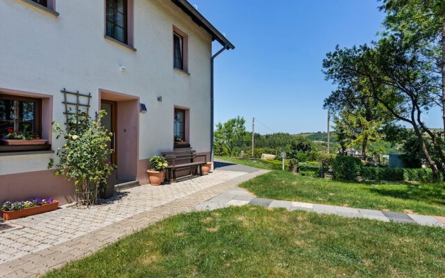 Amazing Holiday Home in Plütscheid with Garden