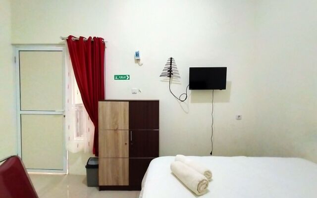 RedDoorz Syariah @ Danesti Homestay Near Bandara Sultan Hasanuddin