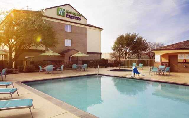 Holiday Inn Express & Suites DFW - Grapevine by IHG