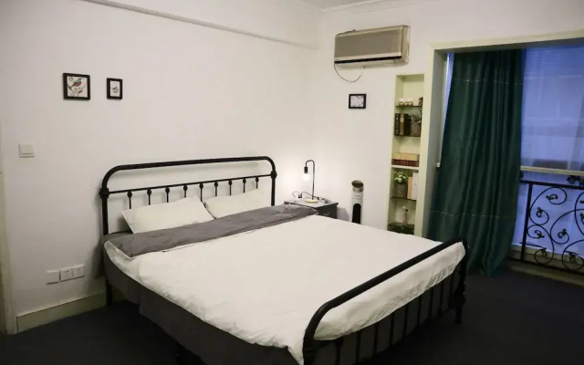 Qing Apartment Family Theatre