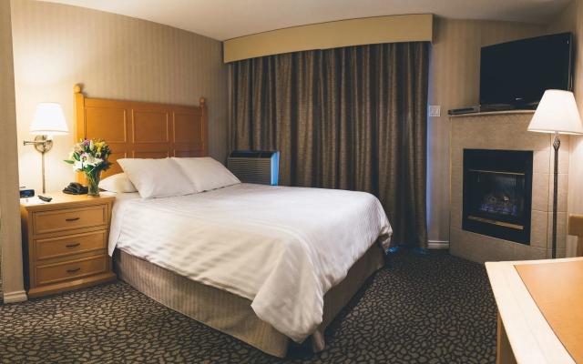 Pinnacle Hotel Whistler Village