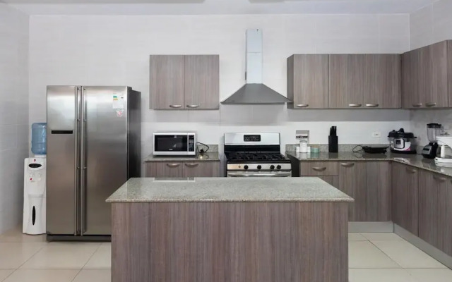 The Golf-view Condo by Acomodo