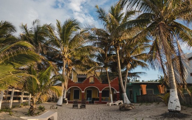 Casa Maya Lodge  Robinson Crusoe Style