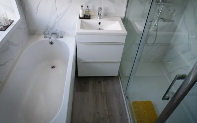 Captivating House in Aberdare Sleeps 6 Near Brecon