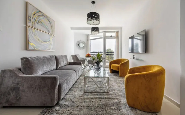 Marathon Beach Apartment With Shared Pool