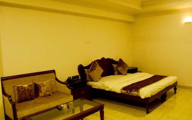 Hotel Ashray