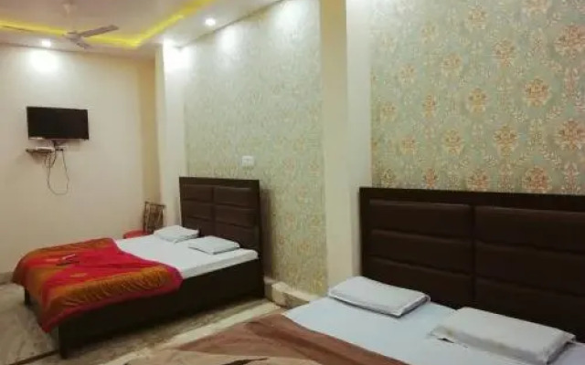 Abhiraj Guest House