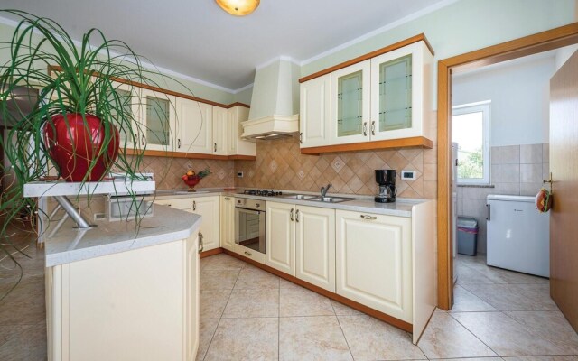 Stunning Home in Vinez With Wifi and 3 Bedrooms