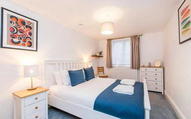 Popular - Modern Walpole Bay Apartment