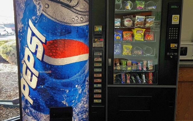 Motel 6 Saukville, WI