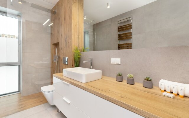 Port Marine With Sea View by Renters