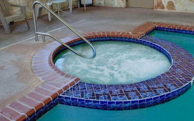 Quality Inn & Suites Glen Rose