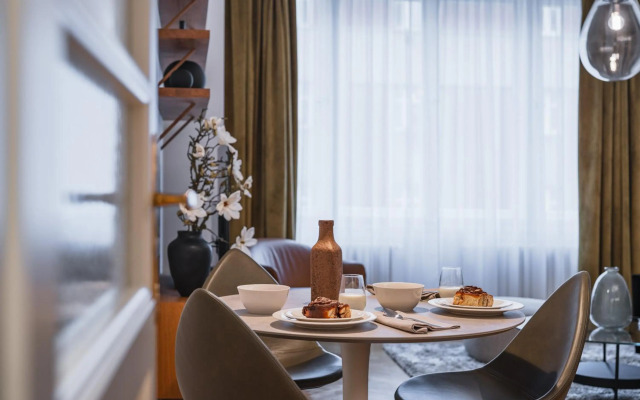 Sophisticated Apartment in Vinohrady by Prague Days