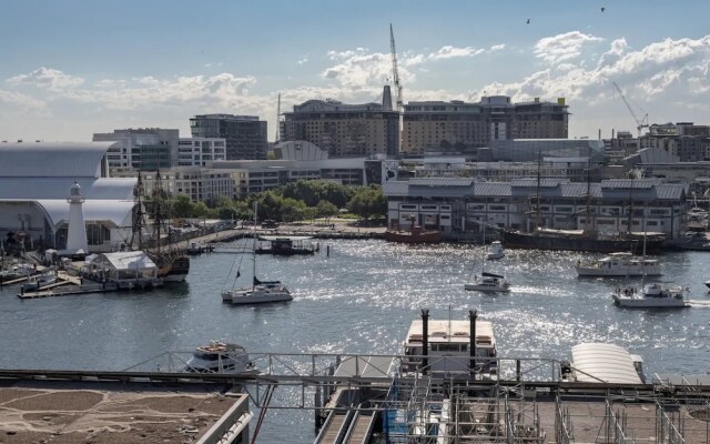 Modern Harbourside Apartment With A View