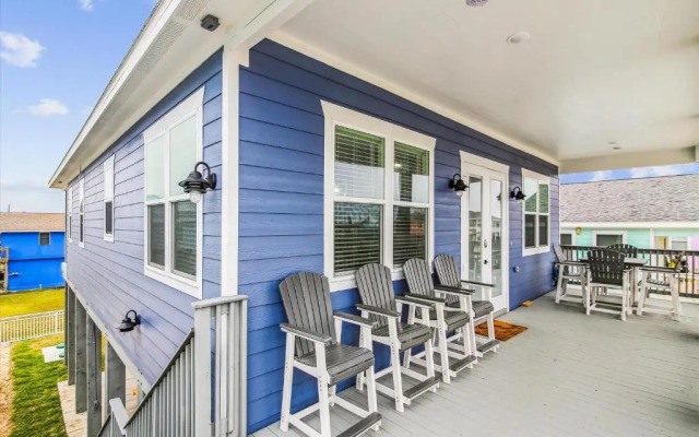 Sandy Cheeks Surfside