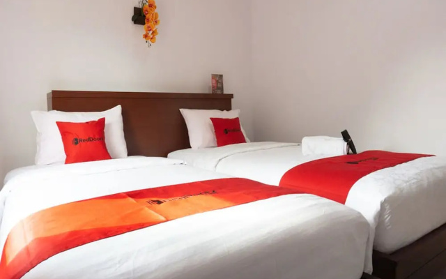 RedDoorz near Jawa Timur Park 3