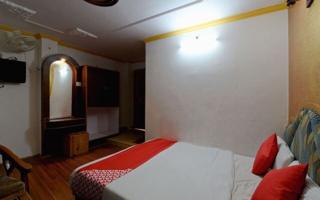 Oyo 45690 The Paramount Inn