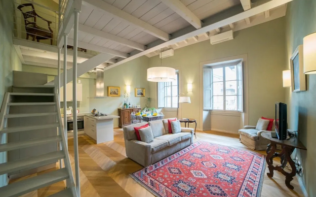 Charming Two Bedroom Apartment in Piazza Strozzi