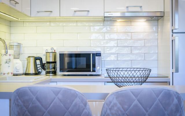 Lush Sapphire apt in the heart of Athens