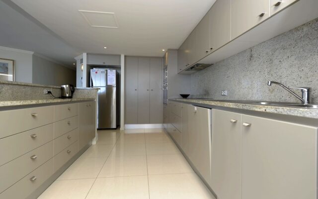 Oasis, Unit 9/5 Laman Street