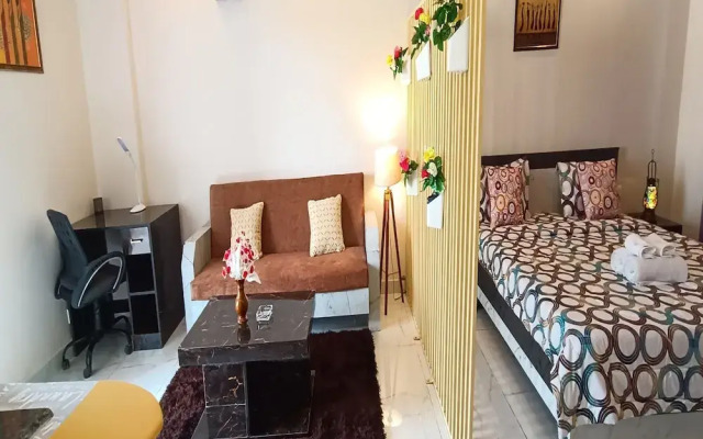 The Lodgers Luxury Studio Apartment In front of Artemis Hospital