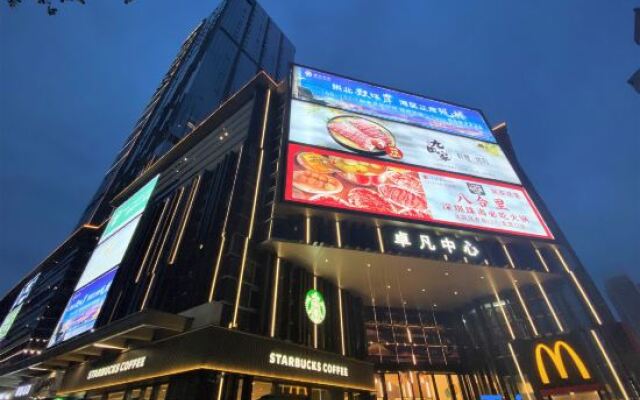 Versailles Apartment (Zhuhai Gongbei Port High-speed Railway Station)