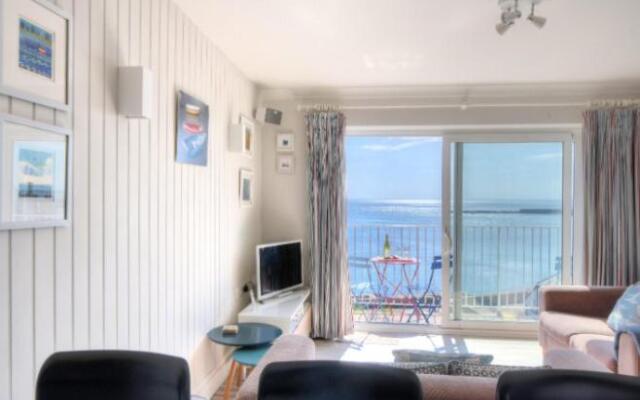 9 Bay View Court