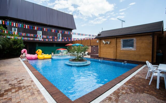 Zhemchug Village Hotel