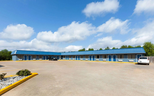 Super 8 by Wyndham Buffalo