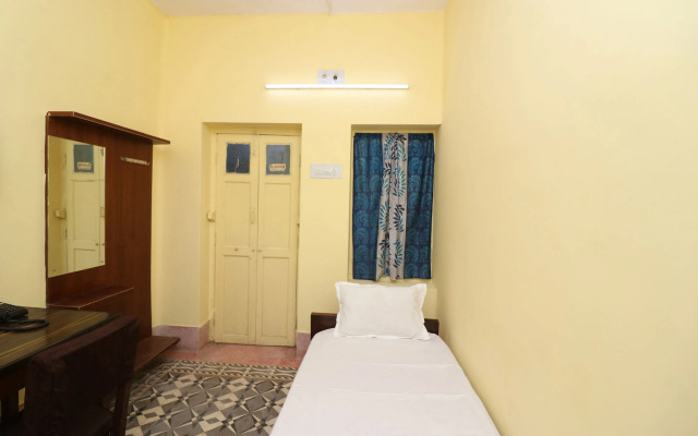 SPOT ON 44329 Sri Krishna Inn Lodging & Boarding
