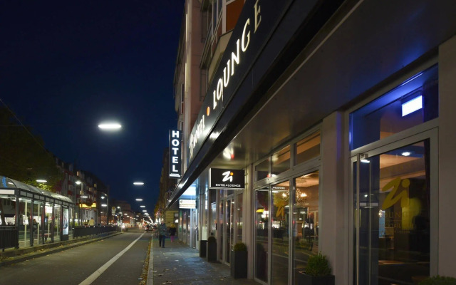 Zi Hotel & Lounge