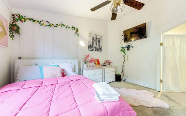 Family-friendly North Lauderdale Home w/ Grill!