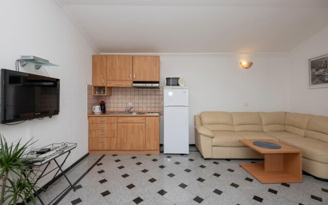 Nice Home in Makarska With Wifi and 1 Bedrooms