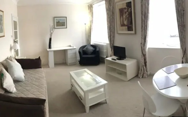 Elegant & Bright English Style 1 Bed Hyde Park