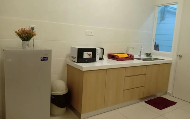 BLeisure Parkland Homestay