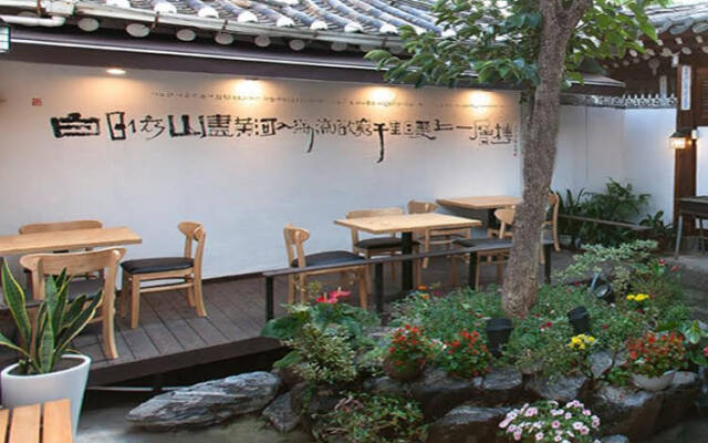 Moggoji Hanok Guesthouse