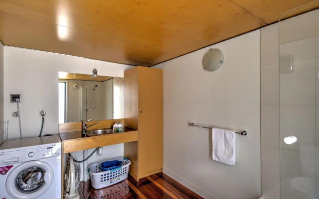 Freycinet Beach Apartments