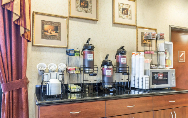 Comfort Inn & Suites Las Vegas - Nellis