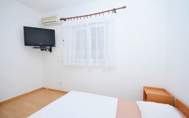 Apartments & Rooms Tony