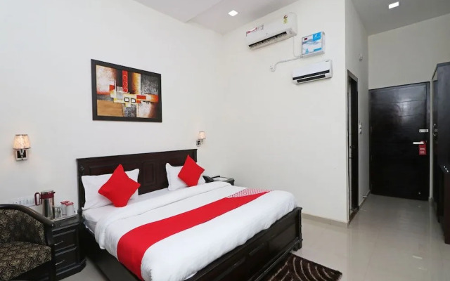 OYO 11878 Hotel De DS Plaza