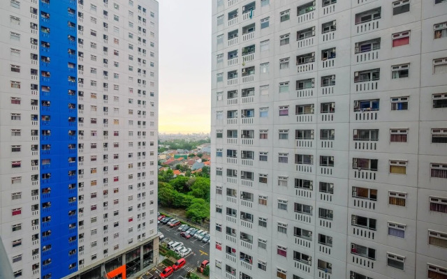 Relaxing 2BR at Green Pramuka Apartment