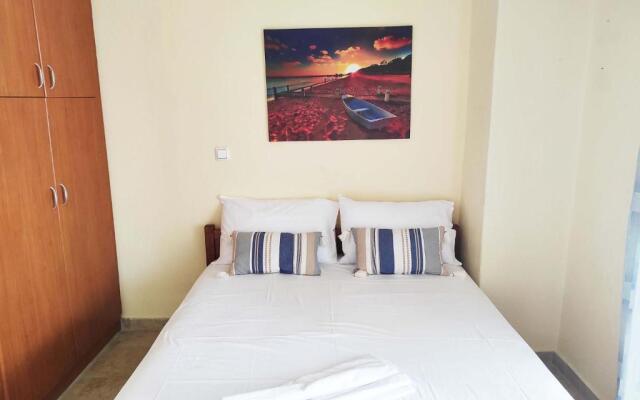 Sea View Maisonette in Chanioti, 40m from the Beach