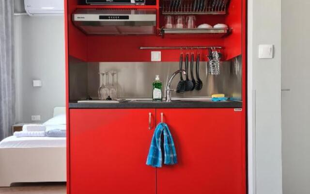Red Rooms Tsimiski 60