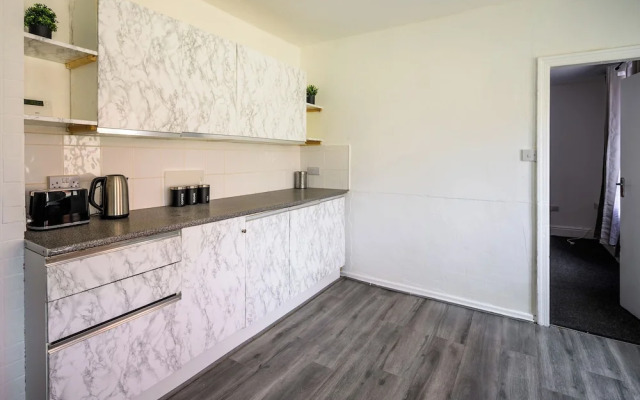 Heart of Blackpool - Sleeps 10 - Parking