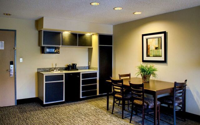 Quality Inn & Suites at Airport Blvd I-65