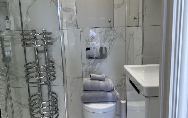 Beautiful 1-bed Studio in Bourne end