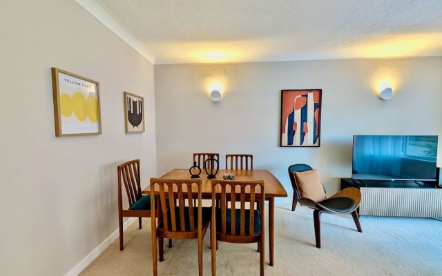 Charming Flat Near London Attractions
