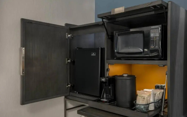 Courtyard By Marriott Montreal Laval