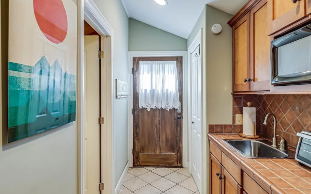 Rockport Treehouse 1 Bedroom Home